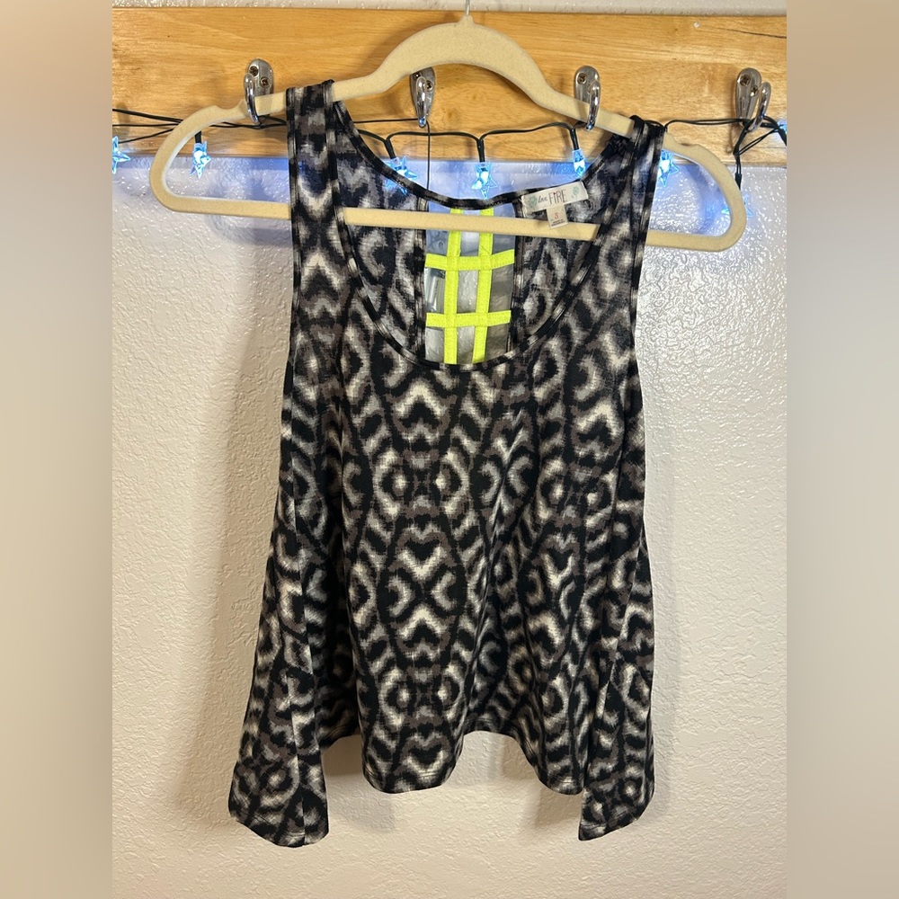 Tank top. Barely worn. Great condition.